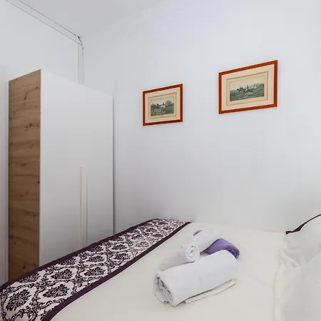 Apartment Vivienda En Calle La Luna
